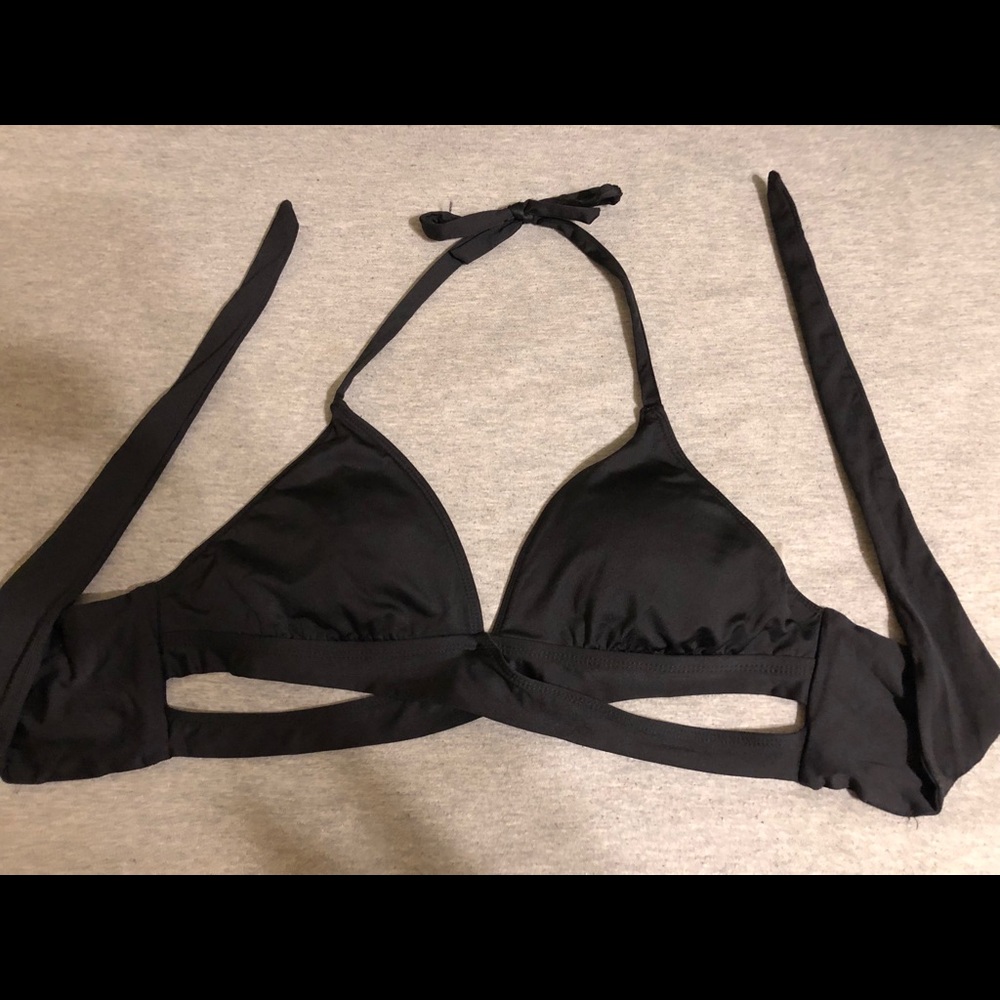 Black bikini top.